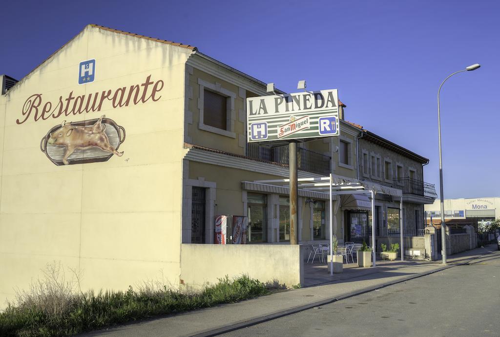 Hostal Restaurante La Pineda 埃尔巴科-德阿维拉 外观 照片