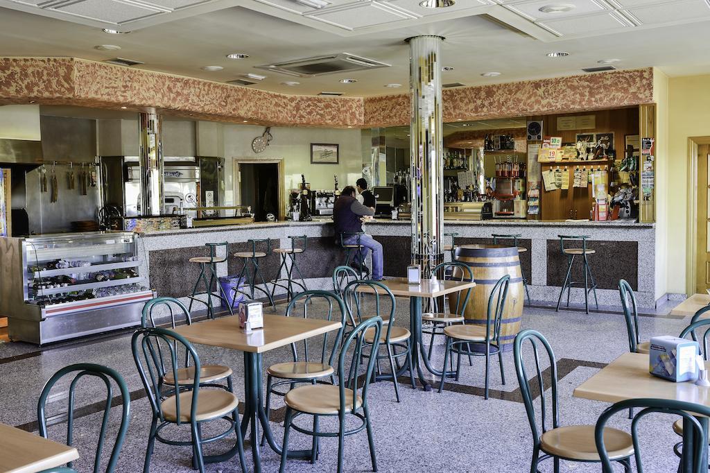 Hostal Restaurante La Pineda 埃尔巴科-德阿维拉 外观 照片